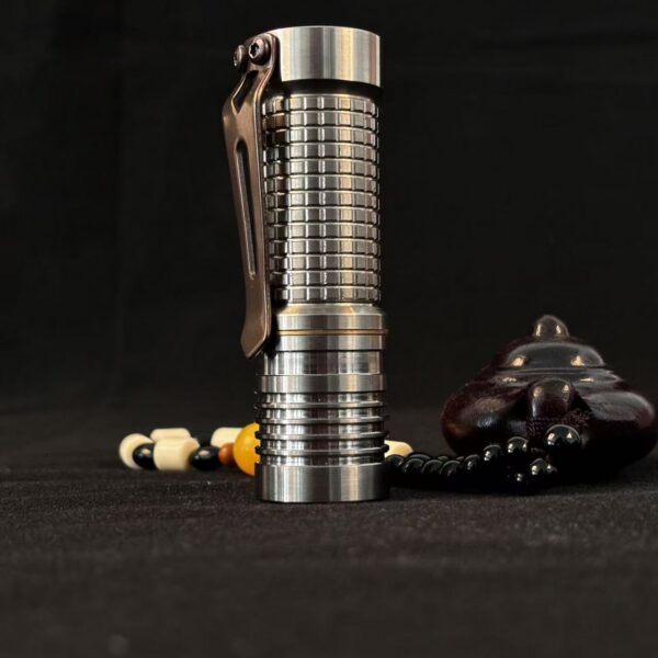 Maeerxu XT3 Titanium 18350 Battery  High-Powered EDC Pocket Flashlight